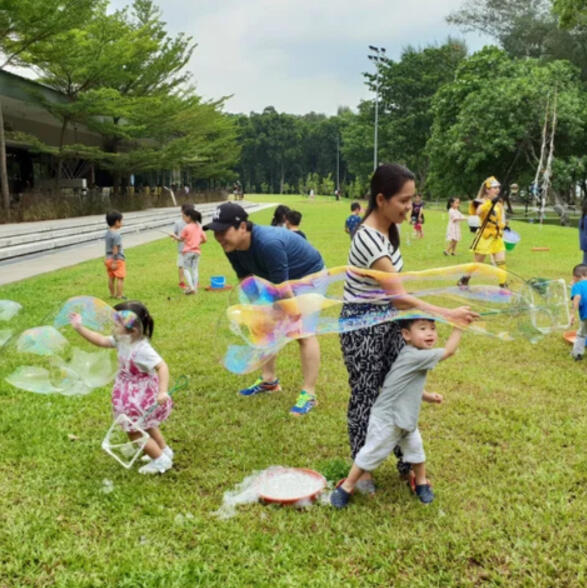 GIANT BUBBLE