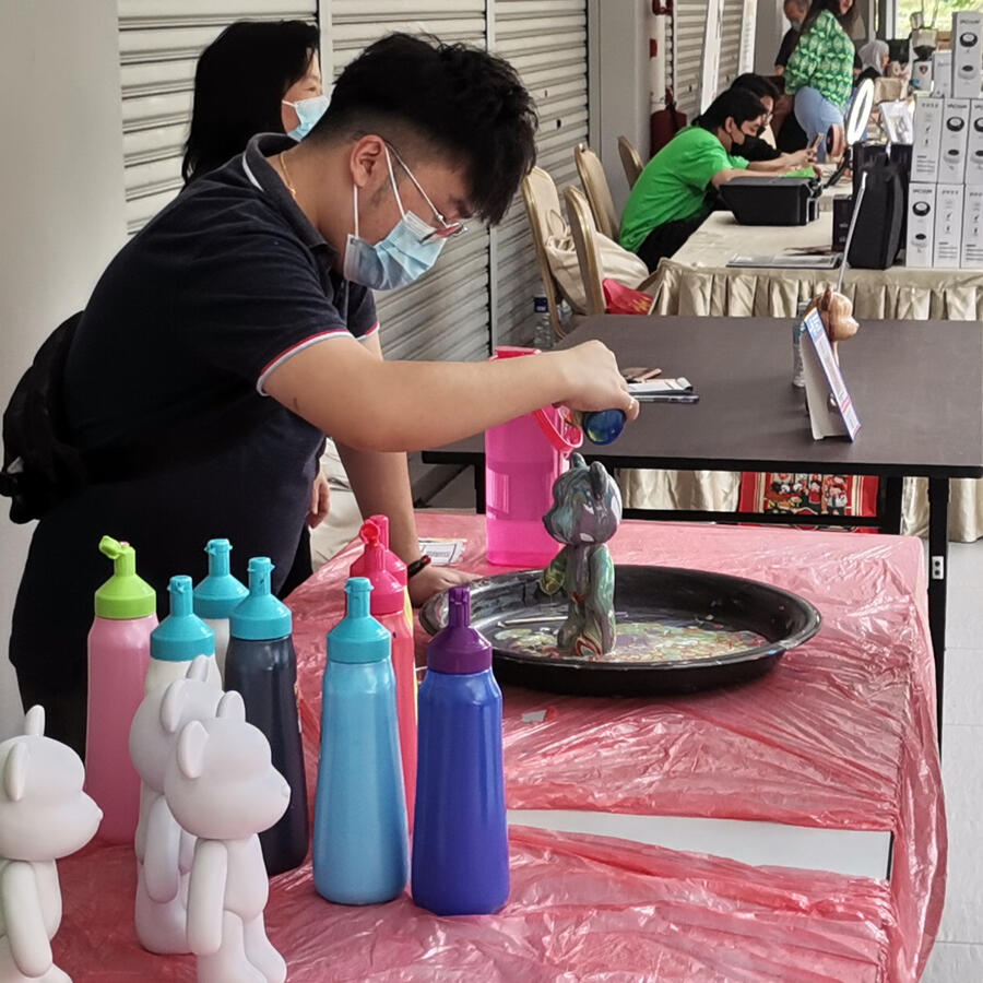 BEAR FLUID PAINTING